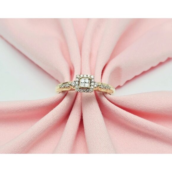 Elegant 14K Karat Solid Yellow Gold Ladies Diamond Halo Engagement Ring - Size 9